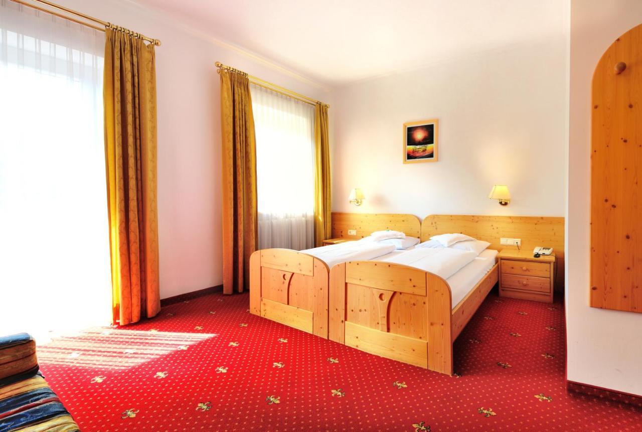 Hotel Dolomiten Dobbiaco Kültér fotó