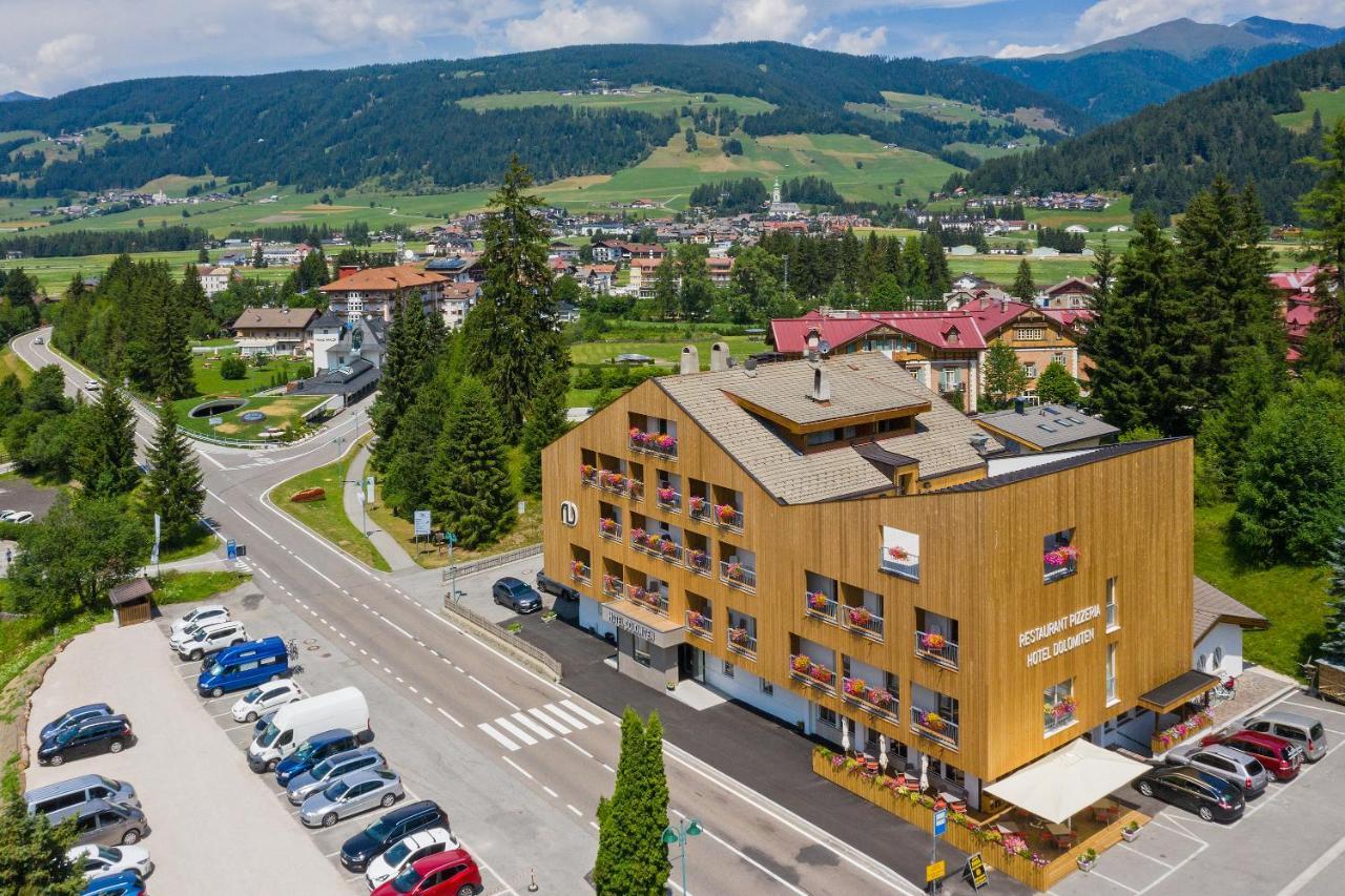 Hotel Dolomiten Dobbiaco Kültér fotó