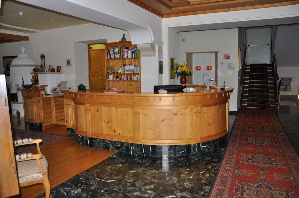 Hotel Dolomiten Dobbiaco Kültér fotó