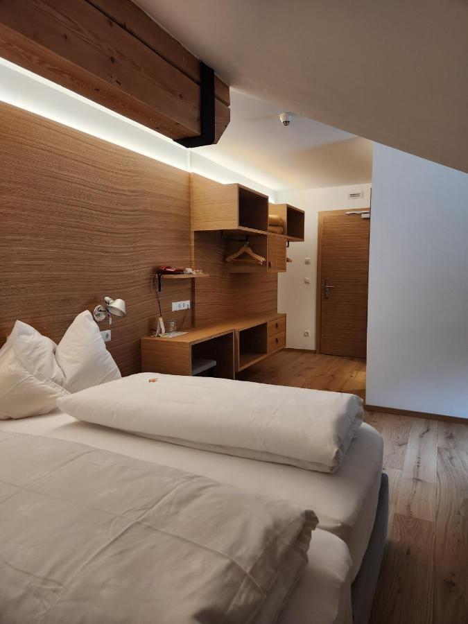 Hotel Dolomiten Dobbiaco Kültér fotó