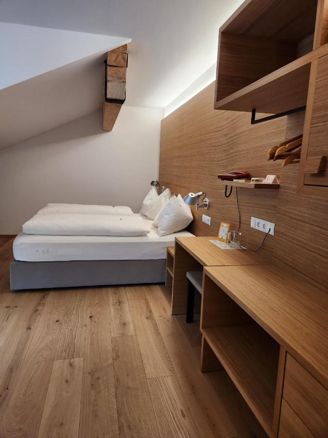 Hotel Dolomiten Dobbiaco Kültér fotó