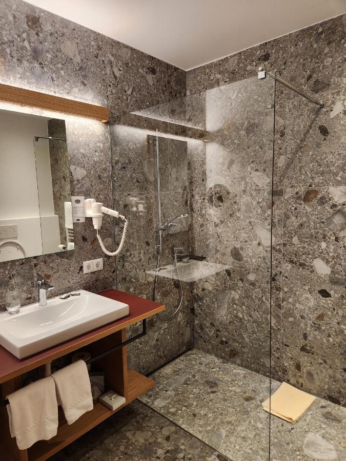 Hotel Dolomiten Dobbiaco Kültér fotó
