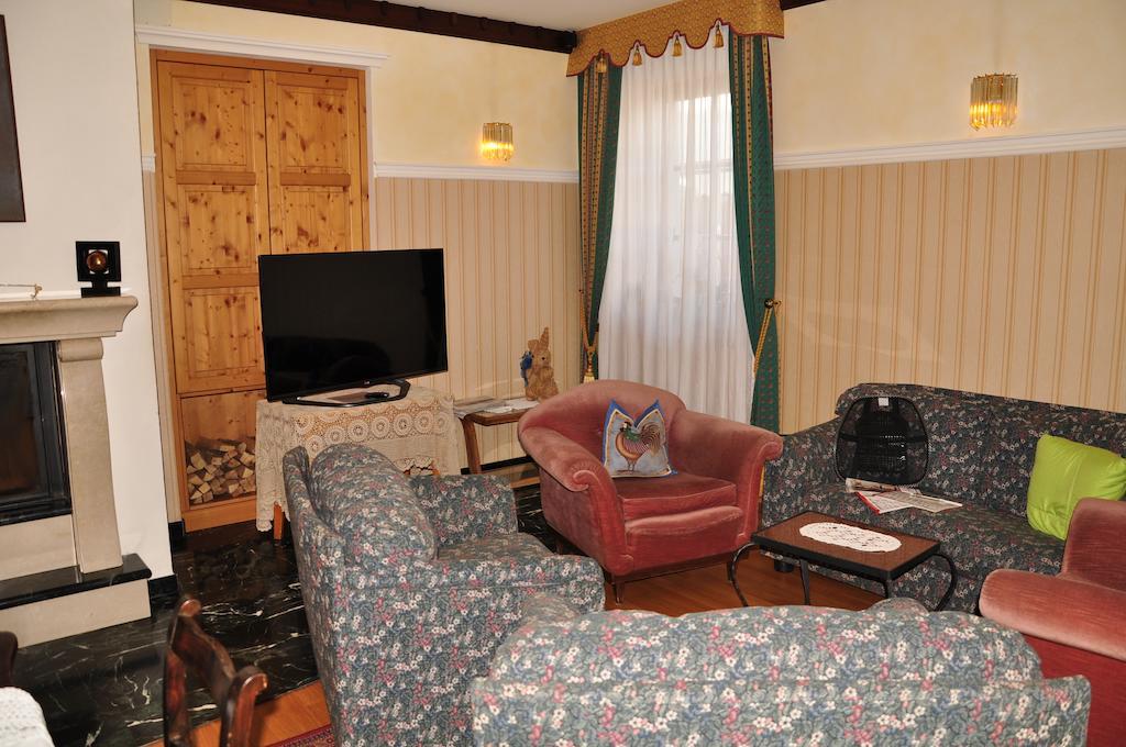 Hotel Dolomiten Dobbiaco Kültér fotó
