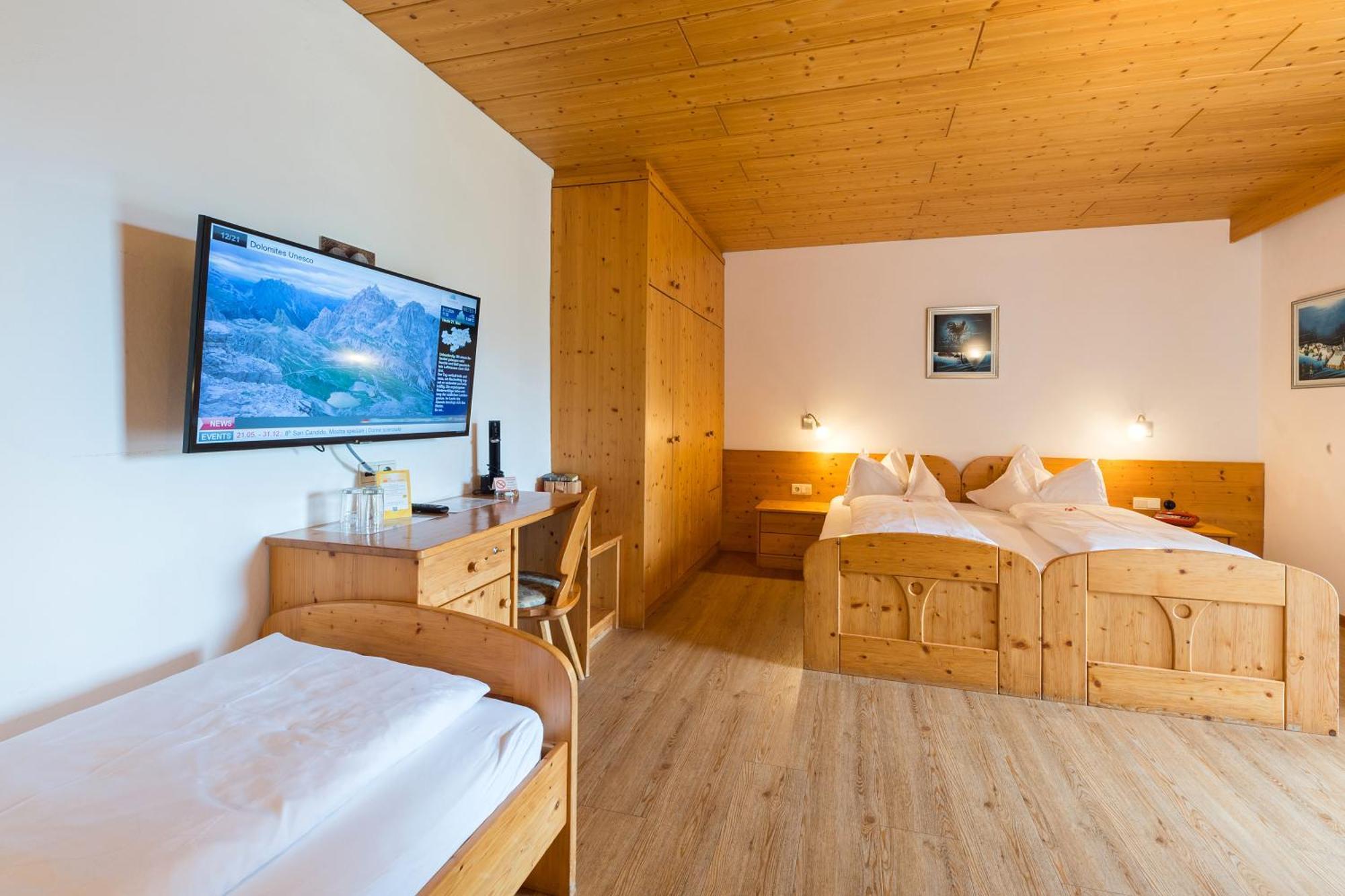Hotel Dolomiten Dobbiaco Kültér fotó