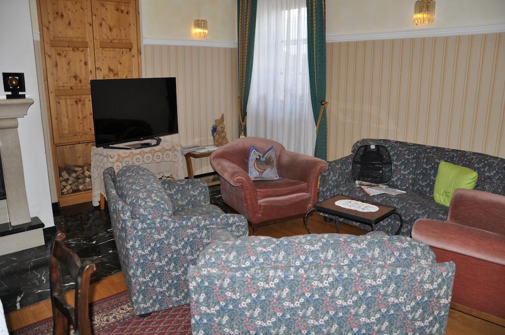Hotel Dolomiten Dobbiaco Kültér fotó