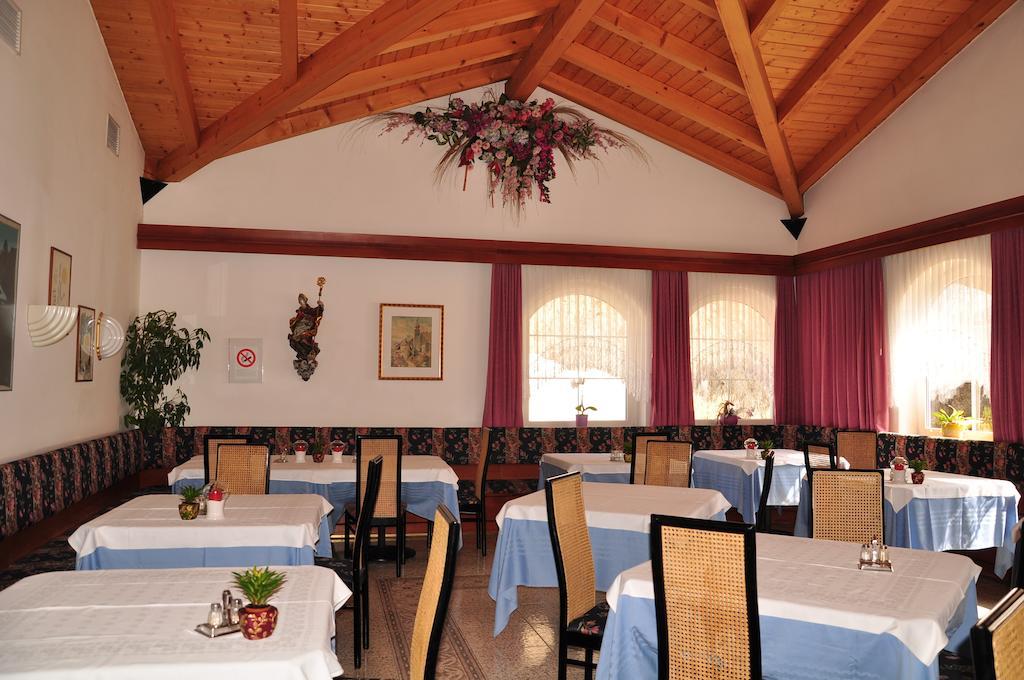 Hotel Dolomiten Dobbiaco Kültér fotó