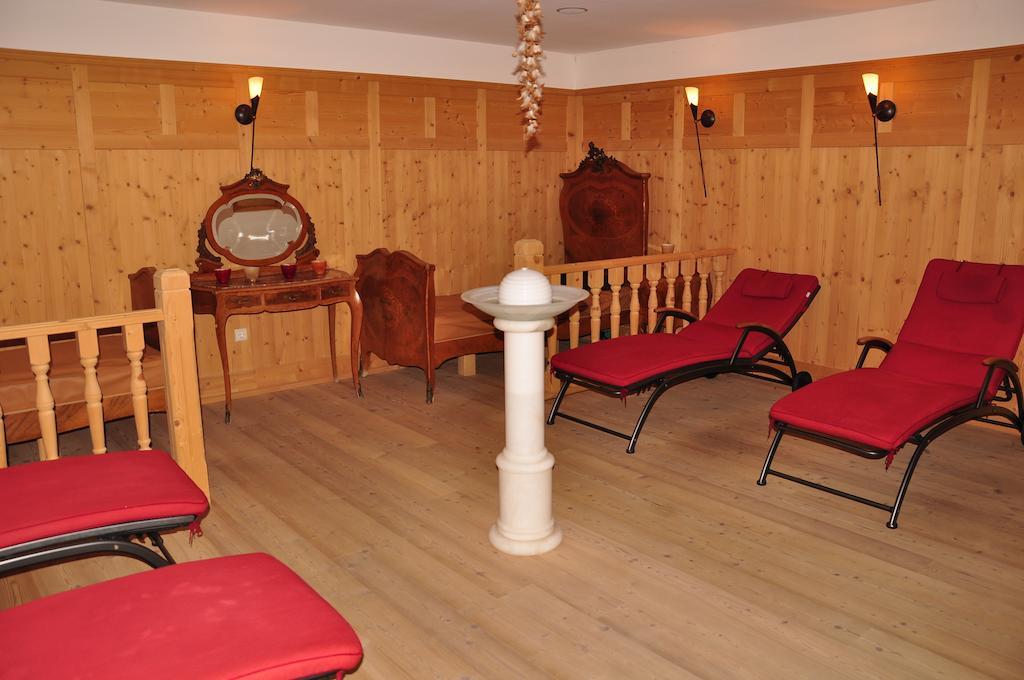 Hotel Dolomiten Dobbiaco Kültér fotó