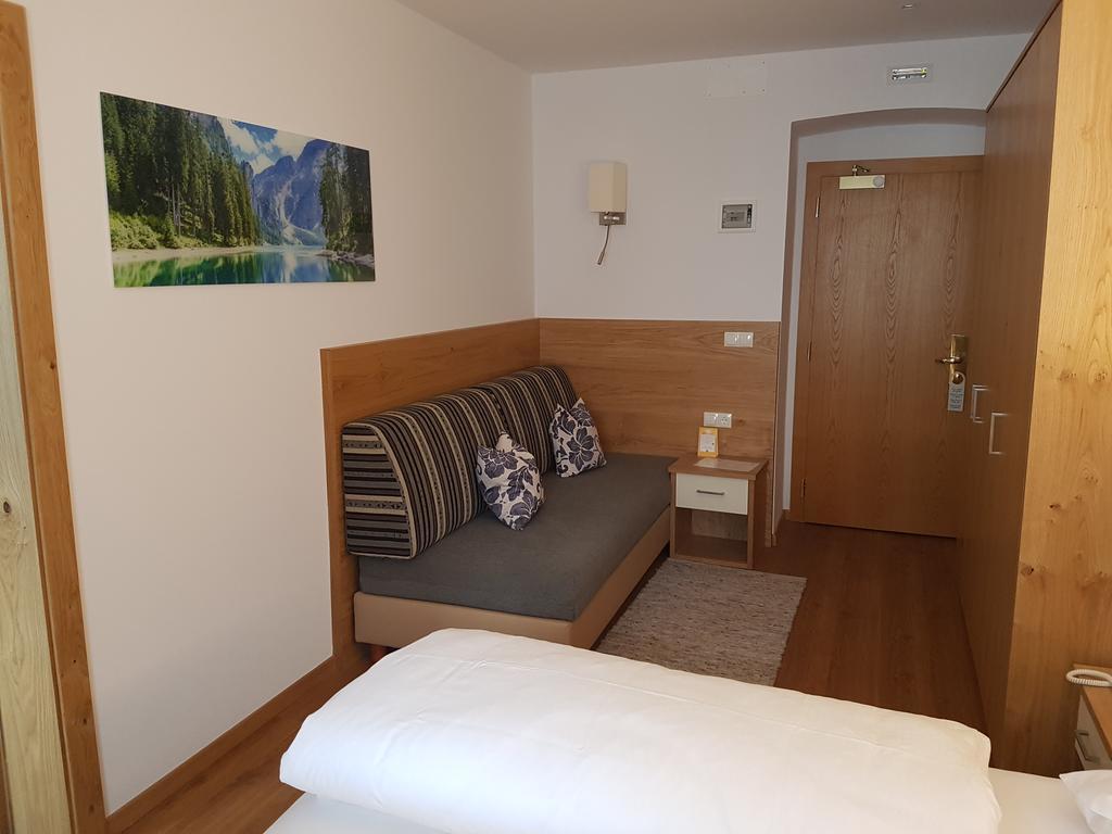 Hotel Dolomiten Dobbiaco Kültér fotó