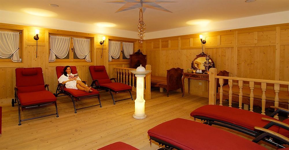 Hotel Dolomiten Dobbiaco Kültér fotó